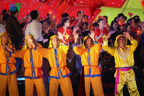 Vietnamese people look towards the fatherland’s sacred sea and islands  - ảnh 3